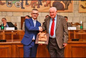 Il presidente del Tarquinia Calcio Massimiliano Coluccio e il consigliere regionale Calzolari