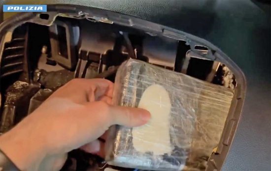 Terni - La cocaina nascosta nelle auto