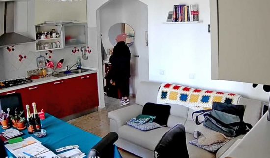 Viterbo - Ladra in pelliccia e Louis Vuitton in una casa al Pilastro