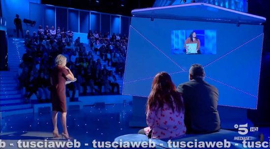 Tarquinia in prima serata: la storia di Rita commuove Gianni Morandi a C'è Posta per Te