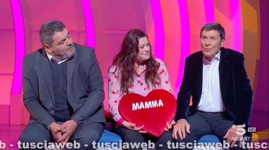 Tarquinia in prima serata: la storia di Rita commuove Gianni Morandi a C'è Posta per Te