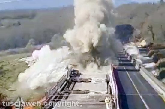 Orte - Viadotto della superstrada, demolita una delle due corsie