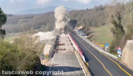 Orte - Viadotto della superstrada, demolita una delle due corsie