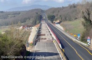 Orte - Viadotto della superstrada, demolita una delle due corsie - Viabilità ripristinata