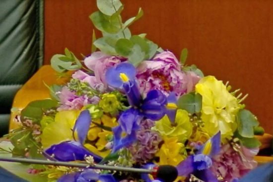Consiglio regionale - Fiori sul banco di Valentina Paterna