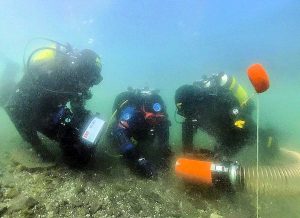 Bolsena – Gran carro – Subacquei al lavoro