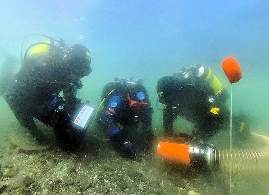 Bolsena – Gran carro – Subacquei al lavoro