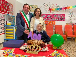Onano - Il sindaco Pacifico Biribicchi e la centenaria Carmela Camilli