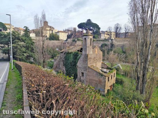 Viterbo - La chiesa di Santa Croce a Valle Faul
