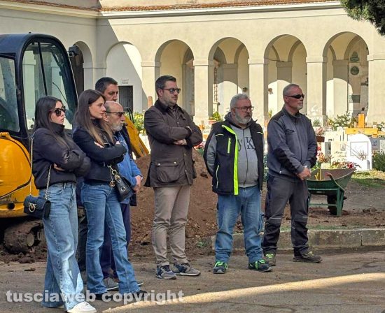 Civita Castellana - I funerali di Ferruccio Angelelli - Al centro il sindaco Giampieri
