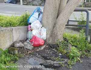 Viterbo - Rifiuti al parcheggio delle Pietrare