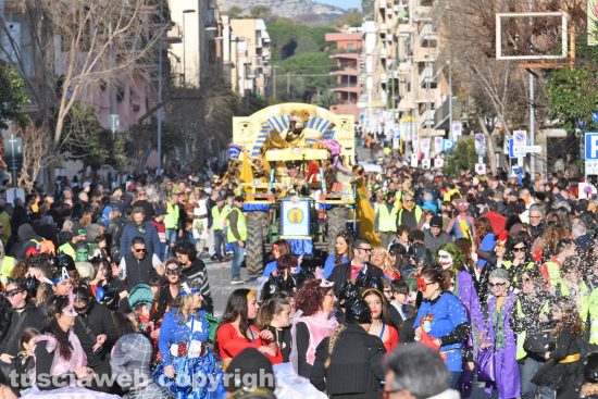 Civitavecchia - La sfilata dei carri di "Io Faro Carnevale"