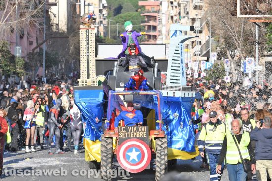 Civitavecchia - La sfilata dei carri di "Io Faro Carnevale"