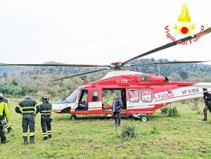 Tolfa - Escursionista colto da malore in aperta campagna, recuperato con l'elisoccorso