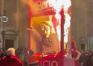 Il fantoccio della Meloni bruciato a Poggio Mirteto
