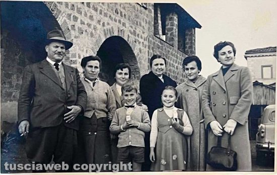 Vetralla - La famiglia Fornari assieme alla famiglia Piccarozzi