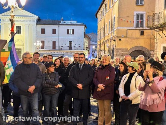 Civita Castellana - La fiaccolata per dire no alla violenza nel centro storico
