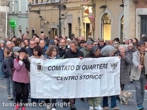 Civita Castellana - La fiaccolata per dire no alla violenza nel centro storico