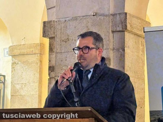 Civita Castellana - La fiaccolata per dire no alla violenza - Il sindaco Luca Giampieri