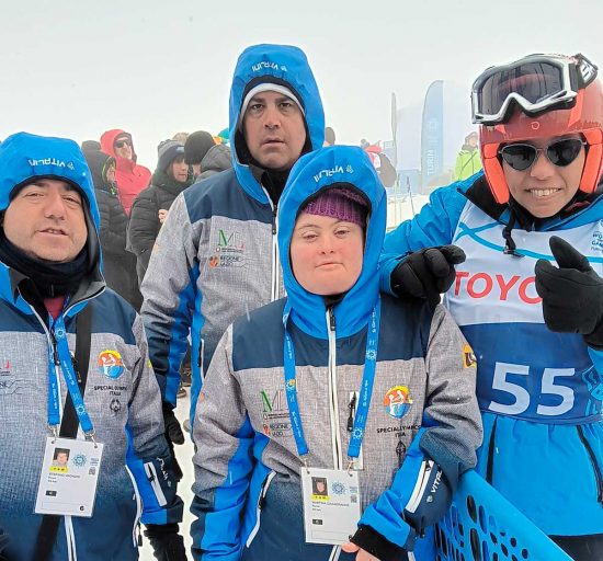 Torino - Giochi mondiali invernali Special Olympics - La squadra Sorrisi che Nuotano Eta Beta ODV