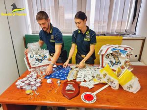 Souvenir Giubileo contraffatti - La guardia di finanza