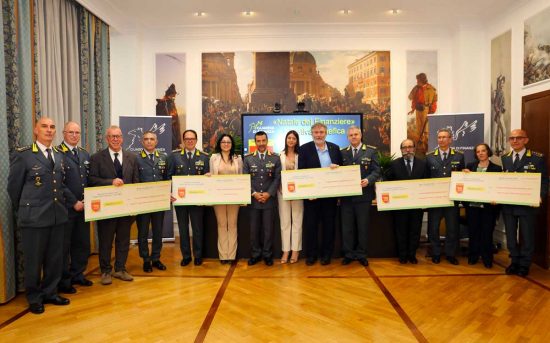 Roma - Finanzieri del Lazio - Donati 4500 euro all'associazione Cuore di mamma Onlus