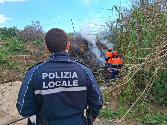 Incendio a Tarquinia  - Intervento dei volontari Aeopc e polizia locale