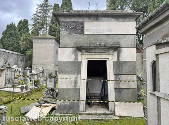 Viterbo - La cappella crollata al cimitero San Lazzaro