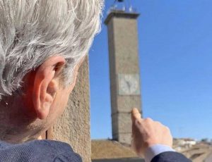 Viterbo - Giovanni Arena e l'orologio fermo della torre civica