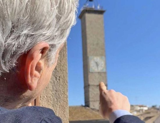 Viterbo - Giovanni Arena e l'orologio fermo della torre civica