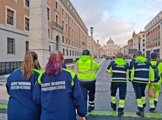 Roma - I volontari Aeopc Tarquinia in supporto alle esequie di papa Francesco
