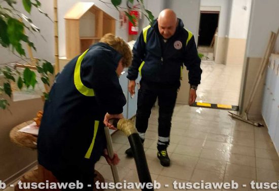 Violento nubifragio su Bolsena, allagamenti in città e strade invase da detriti
