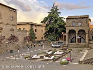 Viterbo - Gli allestimenti di San Pellegrino in fiore - Piazza San Lorenzo