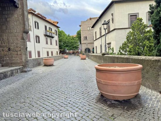 Viterbo - Gli allestimenti di San Pellegrino in fiore - Il ponte del Duomo