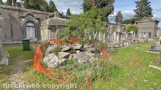 Viterbo - San Lazzaro - Una tomba distrutta