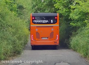 Viterbo - Strada di Vallebona - Un bus Francigena
