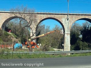 Viterbo - Lavori di consolidamento del ponte ferroviario della linea Cesano-Viterbo