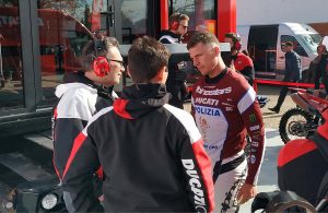 Alessandro Lupino a colloquio con gli ingegneri Ducati