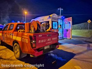 Autoambulanza e vigili del fuoco sul posto