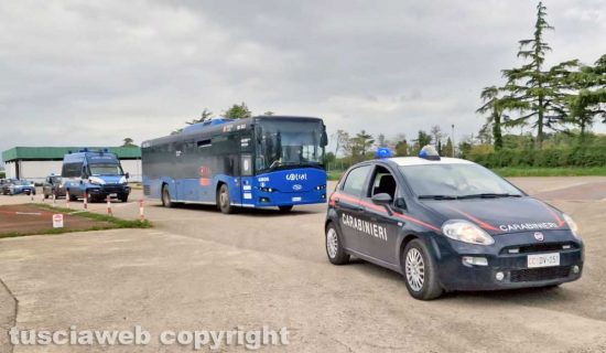 Mattatoio occupato ad Acquapendente, animalisti portati in questura