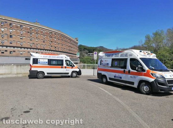 Viterbo - Ambulanze all'ospedale Santa Rosa