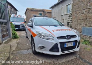 Ambulanza e automedica sul posto