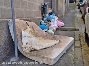 Viterbo - Rifiuti abbandonati