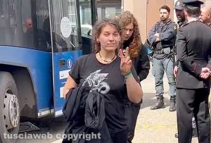 Mattatoio occupato ad Acquapendente, animalisti portati in questura