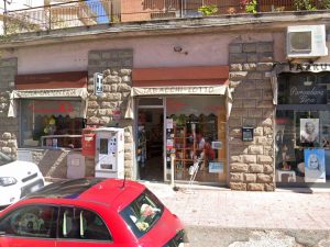 Viterbo - Il tabaccaio di via Santa Maria della Grotticella