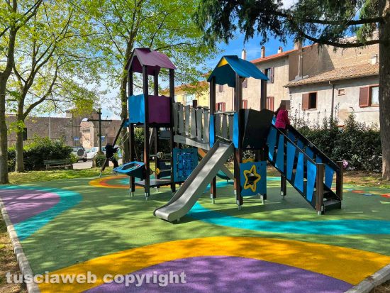 San Martino al Cimino - I nuovi giochi al parco comunale in piazza Donna Olimpia