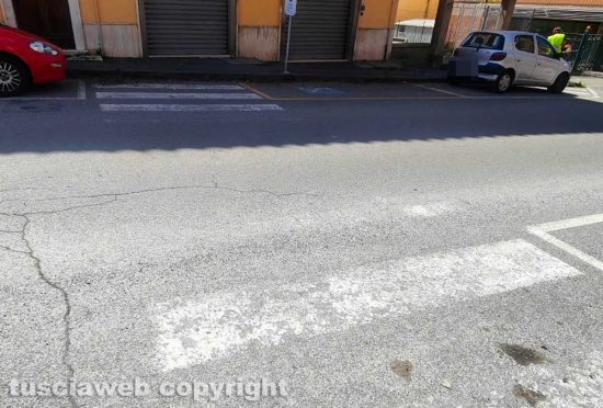 Viterbo - Via Vicenza - Strisce inesistenti
