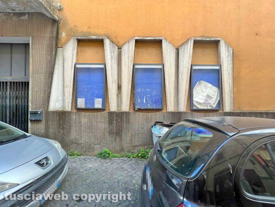 Viterbo - Le bacheche dell'ex cinema Metropolitan