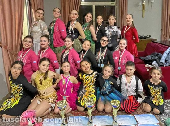 Le majorette Starlight Ferentum di Grotte Santo Stefano