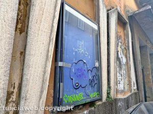 Viterbo - Le bacheche dell'ex cinema Metropolitan